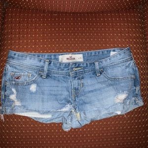 HOLLISTER DENIM SHORTS (JUNIORS)